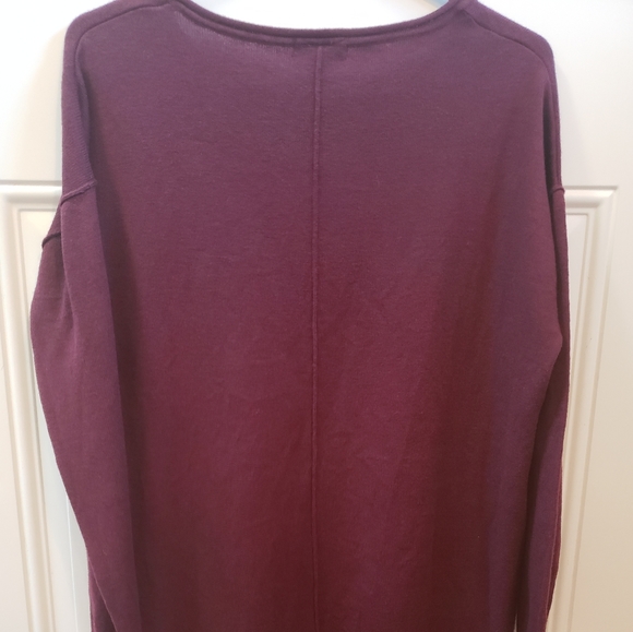 Sweatter - Picture 2 of 6